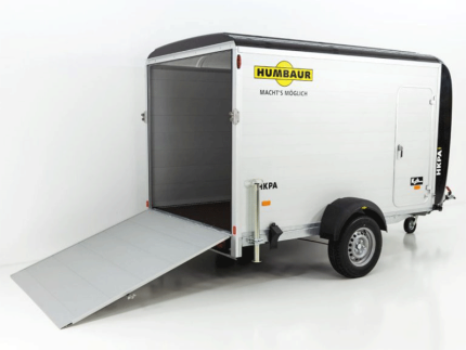 Humbaur Kofferanhänger HKPA 1,5t|Alu|Polybug|Seitentür|12 Zoll
